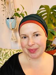 Elizabeth Eva's Instagram, Twitter & Facebook