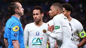 On se dit à la prochaine les amis ! Horrorfoul Von Mbappe Psg Verliert Cupfinale Trotz 2 0 Fuhrung Sky Sport Austria