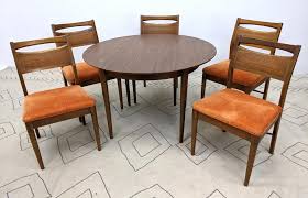 This fabulous furniture company crafted beautiful cherry, walnut, and oak fine furniture for many years out of their west virginia factories. Sold Price American Of Martinsville Dining Set Table And 5 Chair September 3 0120 10 00 Am Edt