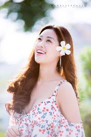 Hoa hậu khánh vân đưa gia đình đi event. Báº¥t Ngá» NgÆ°á»i Ä'á»©ng Sau Loáº¡t áº£nh Nong Bá»ng Cá»§a Tan Hoa Háº­u Khanh Van