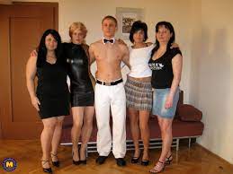 Mature sex party with one Toyboy - Mature.nl