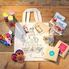 Ideen Fur Kinder Beschaftigung Auf Hochzeit Kinder Auf Der Hochzeit Kindertisch Hochzeit Gastgeschenke Hochzeit