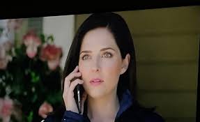 I liked Jen Lilley so much better as Theresa and I like her with dark hair …