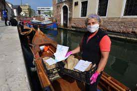 Female Rowers In Venice Are Delivering Groceries To The Elderly By Gondola Venice Health Department Used Boats