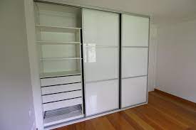 De 2 à 6 vantaux, jusqu'à 3.60 m de largeur. Placard Sur Mesure Avec Portes Coulissantes Haut De Gamme A Grenoble Plak Art