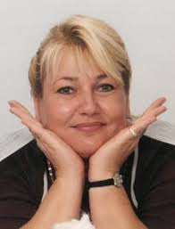 Manuela Curtis's Instagram, Twitter & Facebook