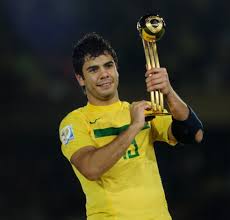 Com currículo extenso, Henrique Almeida quer marcar nome no Goiás após  paralisação