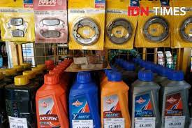 Oli mesin motor matic dibuat dengan menggunakan dua bahan, yakni aditif dan base oil. Oli Mobil Terlalu Encer Siap Siap Menghadapi 5 Risiko Ini