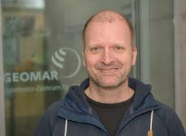 Raw materials from the seabed: the controversy surrounding deep-sea mining 