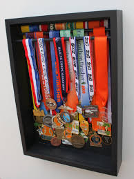 Mobilizando professores e empresários da região, eles conseguiram a estadia. 31 Ideias De Quadro De Medalhas Quadro De Medalhas Medalhas Porta Medalhas