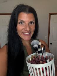 Independent Senegence distributor sharing products