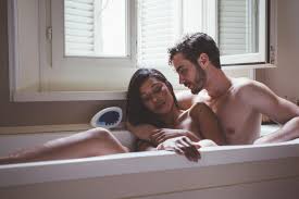 Gemeinsam mit papa morgens im bad rasieren macht sicherlich eine menge spass! Sex In Der Badewanne Die Besten Stellungen Brigitte De