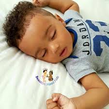 Elegante frisuren fur black boy kleinkinder mit trendige haarschnitte fur 2018 haare cute boys haircuts. Temitayo Amare 1 Year Nigerian Caucasian Kleinkind Junge Haarschnitt Baby Mit Haaren Niedliche Kinder