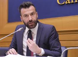 La legge zan contro l'omofobia si propone di prevenire e contrastare la discriminazione e la violenza basate sul sesso, sul genere, sull'orientamento sessuale, sull'identità di genere o sulla disabilità. Ddl Zan I 5 Motivi Per Opporsi Ad Una Norma Liberticida Il Primato Nazionale