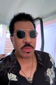 Hello ! Am Mr. Lionel Richie. 👍