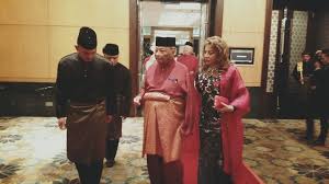 Terlebih lagi bila melihat bokongnya yang besar dan lebar, bergetar ketika dia berjalan. Istiadat Persandingan Cucuanda Tinta Diraja Pahang Facebook