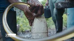 Achten sie darauf, die person nicht zu verletzen! Uncovered Mit Thilo Mischke Video So Wird Die Pflanze Zum Kokain Verarbeitet Prosieben