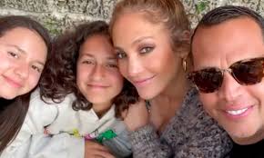 Since they first started dating, jennifer lopez and alex rodriguez have gone from strength to strength, and cuteness to cuteness. Jennifer Lopez And Alex Rodriguez Celebrate Special Occasion With New Family Photo And Fans React Hello
