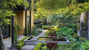 An L Shaped Garden Designed To Showcase Art Courtyard Garden Garden Design Garden