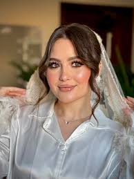 عروستي منه القمر ❤️🙈 العنوان : *الاسكندريه اول شارع سوريا علي البحر امام  فندق صن رايز واعلي كافيه holly belly ( فرع الايجار الزفاف والسواريه )  *المعادي شارع النصر اعلي بنك الاستثمار