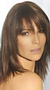 Coiffure cheveux mi long avec frange sur le coté. Carre Long Degrade Version Ultra Feminine