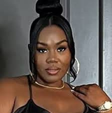 Selena Ray's Instagram, Twitter & Facebook