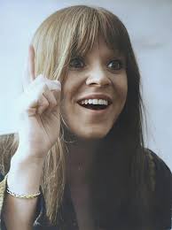 Melanie in 1972. Her look was very interesting and mysterious that year,  and Stoneground Words is my favorite album.