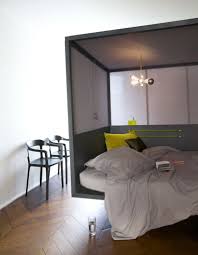 Inspiration Un Lit Clos Qui Roule Avec Images Lit Clos Petites Pieces Meuble
