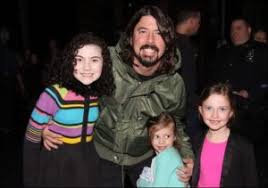 Ophelia saint grohl was in fact born on august 1, though the news was kept quiet until us weekly dug up the information and shared on wednesday. Dave Grohl S 12 Yr Old Daughter Sings Adele At Concert Inspiremore