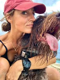 What rooms are available for rent in Encinitas for a physical therapist  with a dog?