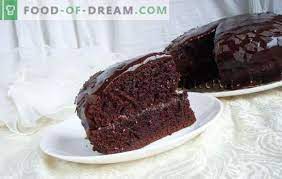 Macht saure sahne einen kuchen feucht? Feuchter Biskuitkuchen Schnelles Saftiges Geback Varianten Des Nasskekses Mit Kondensmilch Minze Honig Und Schokolade