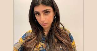 Mia are often seen flaunting her assets as she poses with some stunning jewellery. Mia Khalifa Is Breaking The Internet Yet Again With Her Insanely Hot Sun Kissed Bikini Pictures We Re Drooling