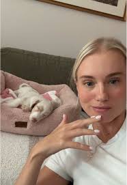 Isabella Piebald Dachshund