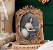Europäischer nostalgischer Stil geschnitzter Harz-Fotorahmen,  Wandmontierter Retro-Fotorahmen für Zuhause * für 12,7cm x 17,78cm Fotos,  kann auf dem ...
