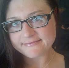 Dee Cobb's Instagram, Twitter & Facebook