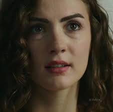 Burcu özberk, 12 aralık 1989 tarihinde eskişehir'de doğmuştur. Burcu Ozberk Celebrity Turkish World