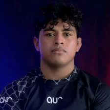 Densel Penglas vs. Sergio Vicente, UCC 71