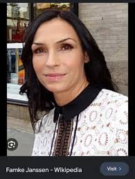 Um hi? I'm Jodie? Crowd: hiiiiii jodieeeeee Me: right. I have a problem. I  watch or read any fandom and immediately ship two male characters together  🙋‍♀️ In this panel we will