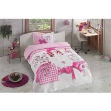 Beyaz, mavi, yeşil, kırmızı ve pembe gibi çeşitli renkleri harmanlanmasıyla dikkatleri çeken yatak örtüleri, ev ortamında iddialı bir görünüm oluşturuyor. Ortum Yatak Ortusu Tek Kisilik Kapitone Vera Fiyati