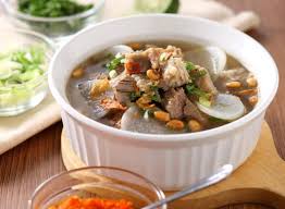 Pertama kita merebus lobak terlebih dahulu, rebus hingga matang kemudian angkat dan sisihkan. Resep Soto Bandung Enak Ini Wajib Ditiru Agar Soto Buatan Kita Jadi Lebih Mantap Semua Halaman Sajian Sedap