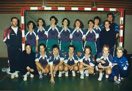 Образуйте предложения в präsens ( подсказка : Historie St Pauli Handball