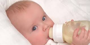 İlke mungan akın, anne sütünün öncelikli olması gerektiği konusunda uyardı. Annelere Bebek Mamasi Uyarisi Paketine Ve Kokusuna Dikkat Edin