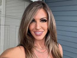 Kristen Graham's Instagram, Twitter & Facebook