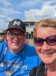 Diary of a Pit Crew* A behind the scenes look at the world of a short track  pit crew in Episode 6 "It's a long day at the track". From signing in