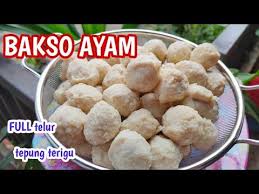 Memproses adonan bakso dengan waktu yang lama juga bisa membuat bakso lembut dan tidak mudah bergerindil sehingga mudah dibentuk. Resep Bakso Ayam Tepung Terigu Super Enak Tanpa Tapioka Youtube Resep Bakso Makanan Resep