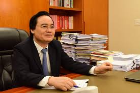 Ông phùng xuân nhạ trong một buổi tọa đàm cùng gs ngô bảo châu. Bá»™ TrÆ°á»Ÿng Phung Xuan Nháº¡ Toi Khong Chun BÆ°á»›c