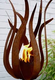 Feuerblume Auf Stab Edelrost Blume Design Fackel Garten Dekoration Windlicht Gartenstecker Kerzenhalter Amazon In 2020 Innenarchitektur Wohnzimmer Dekoration Edelrost