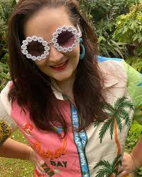 I'm tired so I asked Chat GPT to caption these photos in a fun way 🤞  Here's the answer and my caption Serving up tropical vibes with a side of  'Where's the