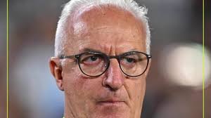 Com direito a luva de Cássio e cerveja, primeiro-ministro do Vietnã faz  visita ao Corinthians