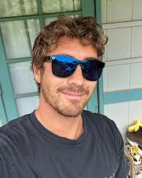 Say what you want about my beard but it's taken me quite sometime to grow  and I'm proud of it😂 everyone go checkout @blenders and use promo code  KOA20 for 20% off!